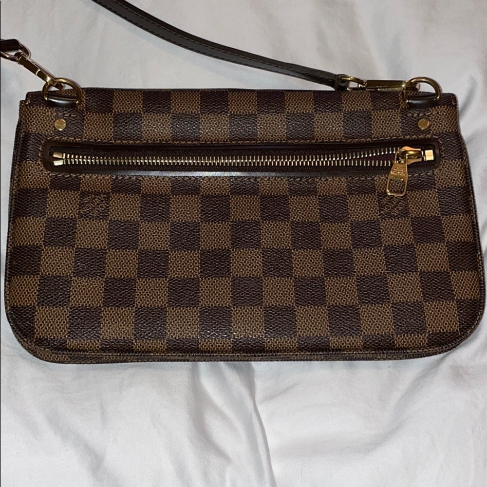 Louis Vuitton Crossbody - Picture 3 of 9